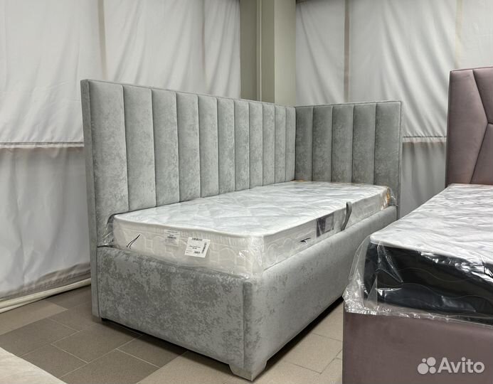 Детская кровать с боковой стенкой