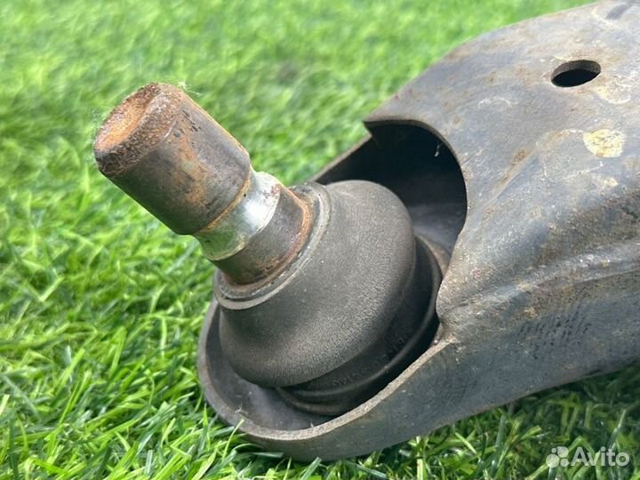 Рычаг подвески задний левый Nissan Armada TA60