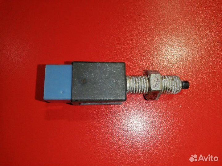 Концевик педали тормоза Nissan Laurel HC35 RB20DE