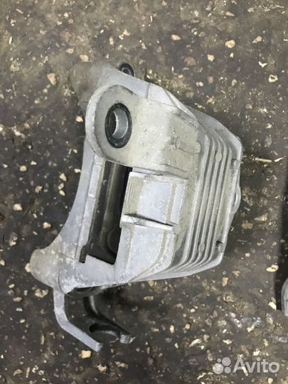 Опора двигателя правая Opel Astra J