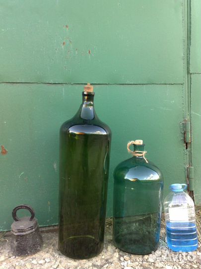 Бутыль старинная, прозрачная, зеленая