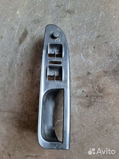 Накладка обшивки передний Volkswagen Passat B6