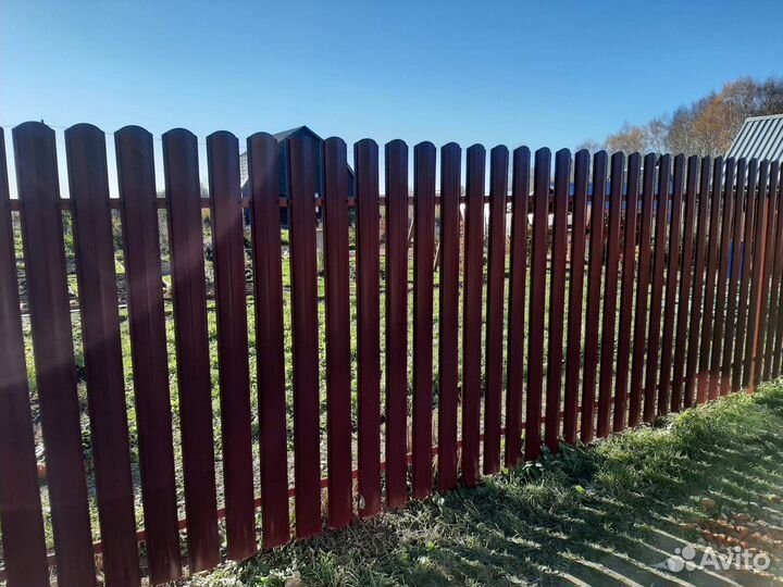Металлический штакетник для забора