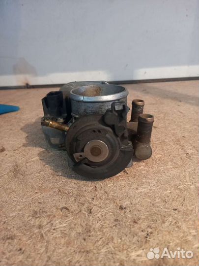 Дроссельная заслонка Пассат Б5 А4 Б5 058133063H