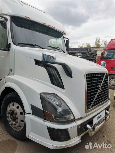 Volvo VNL 780 с полуприцепом, 2003