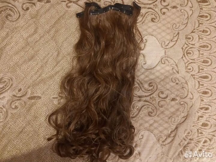 Волосы на заколках русые