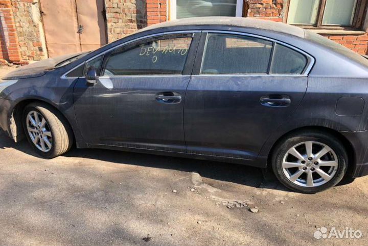 Toyota Avensis T27 2010 г по запчастям