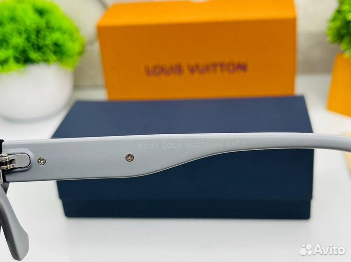 Солнцезащитные очки Louis Vuitton