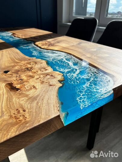 Стол из слэба карагача с морской волной