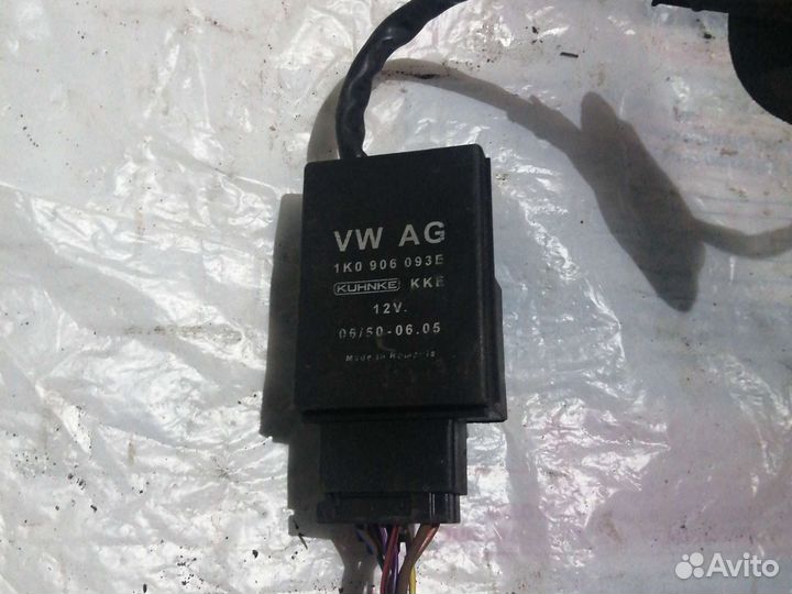 Реле топливного насоса Volkswagen Passat B6