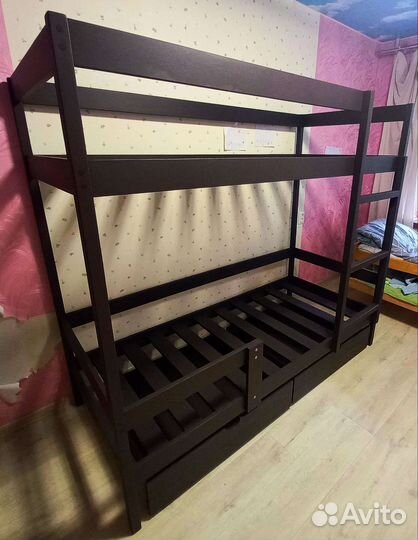 Двухъярусная кровать