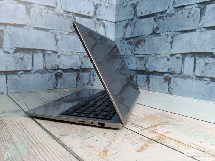 Ноутбук новый в коробке intel/4ядра/512ssd/12Gb