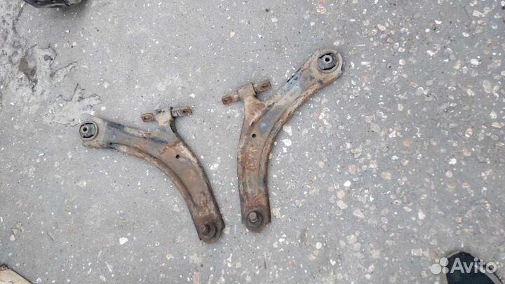 Рычаг передний. Nissan Qashqai J10