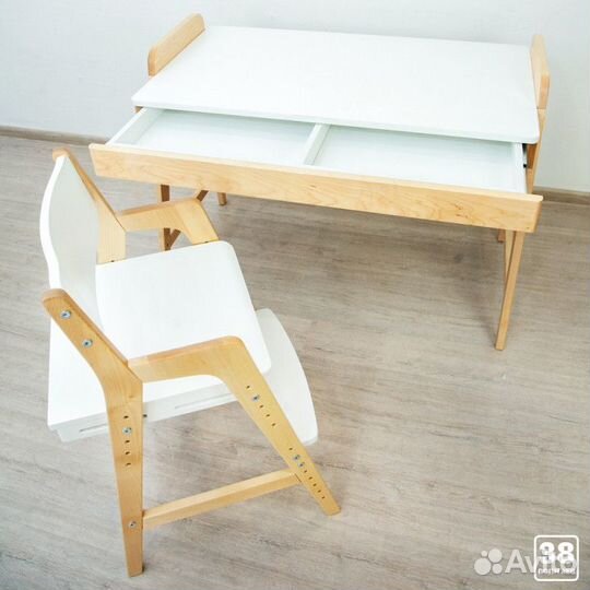 Растущая парта и растущий стул