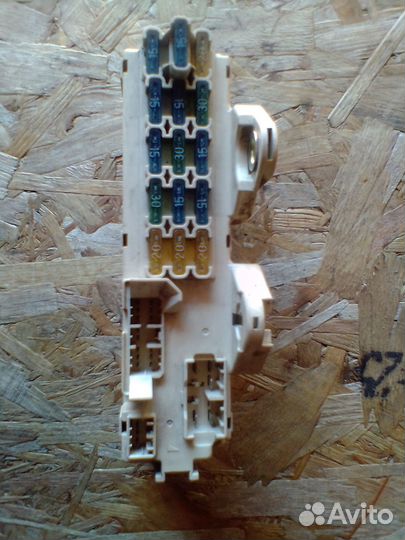 Блок предохранителей в салон Mazda 626 GE-GF