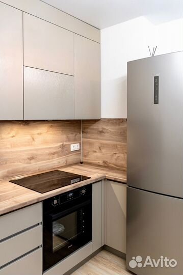 Кухня до потолка угловая