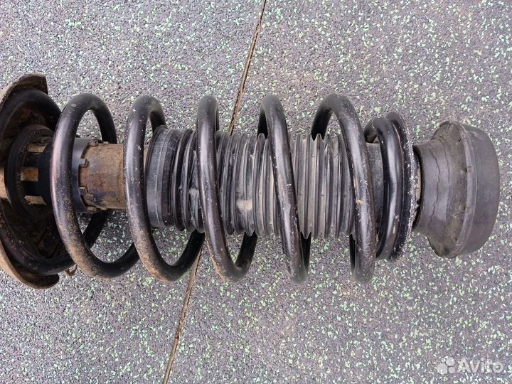 Передняя левая стойка в сборе Seat Cordoba 97года