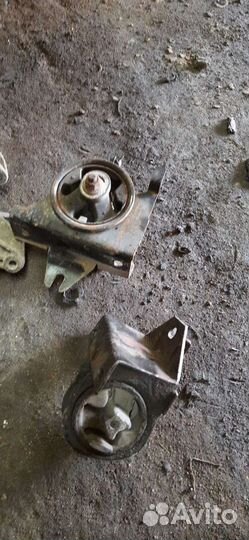 Подушка двигателя Dodge caravan 01-07