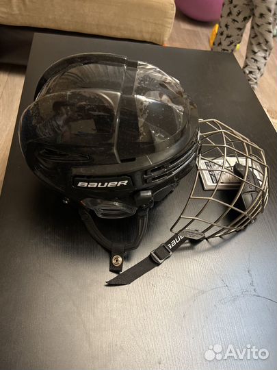Хоккейный шлем