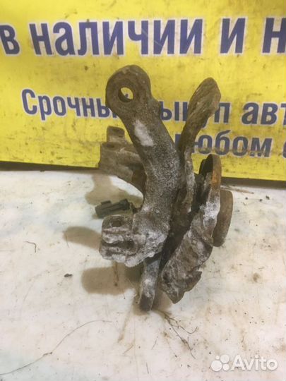 Кулак поворотный передний правый Opel Astra