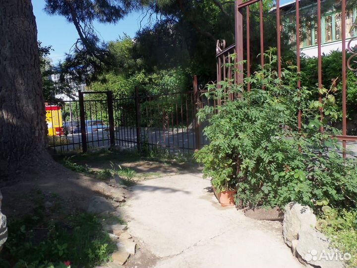 Забор с двумя калитками