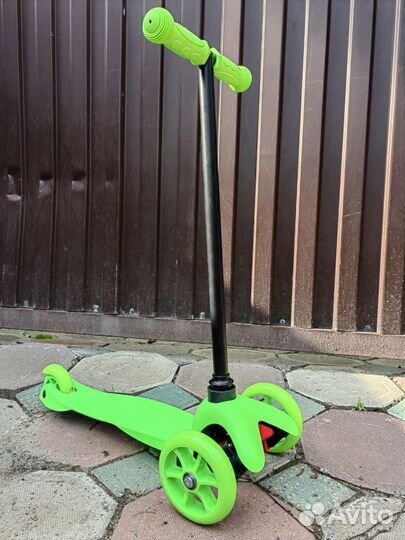 Самокат детский трехколесный новый