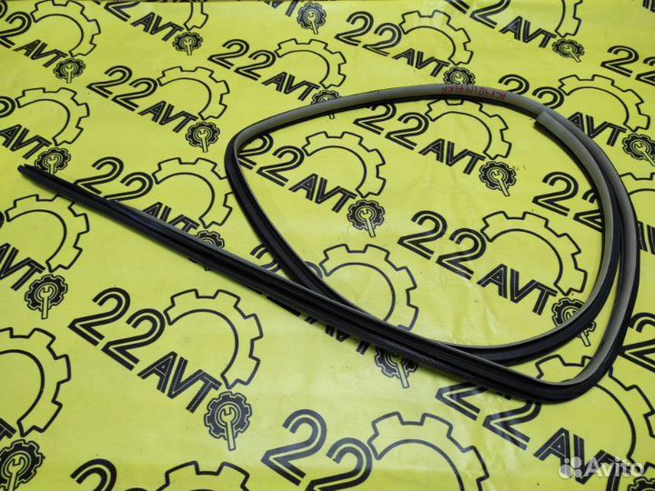 Уплотнитель проема двери задний правый Toyota