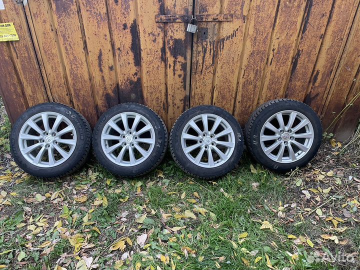 Michelin X-Ice North 4 215/55 R17