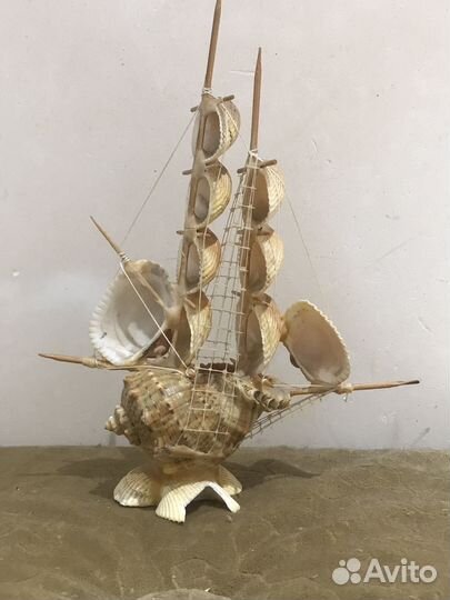 Модель корабля из ракушек