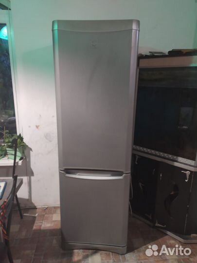 Холодильник indesit