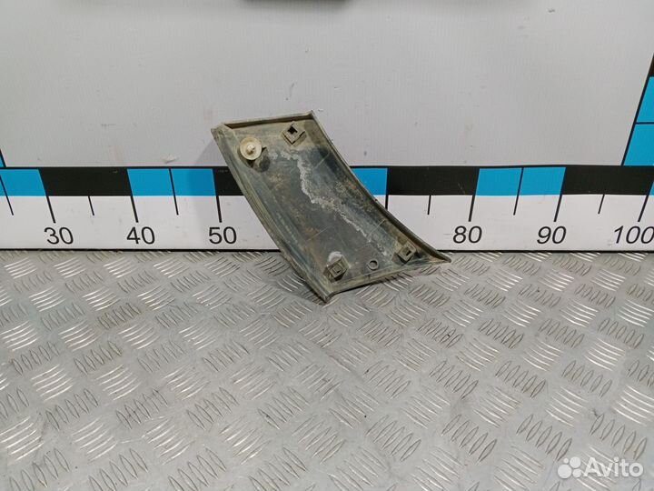 Б/У Накладка переднего правого крыла Merced#001