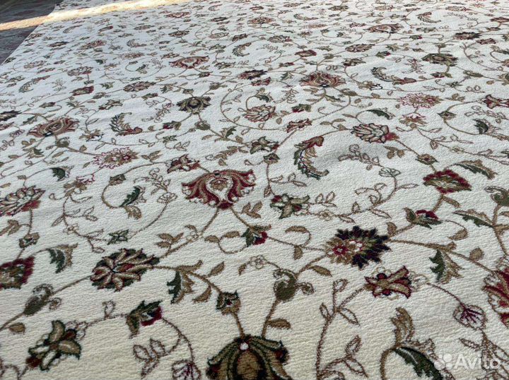 Ковер шерстяной новый