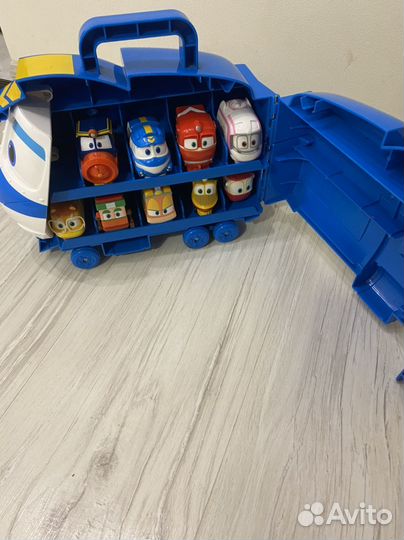 Игрушки Паровоз Robot Trains