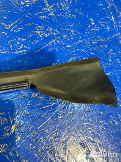 Молдинг лобового стекла правый Mercedes-Benz