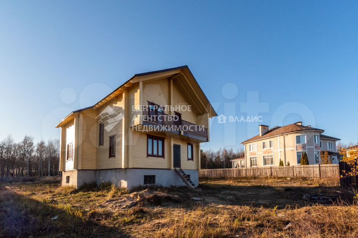 Дом 220 м² на участке 33 сот.