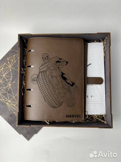 Ежедневник из натуральной кожи с гравировкой