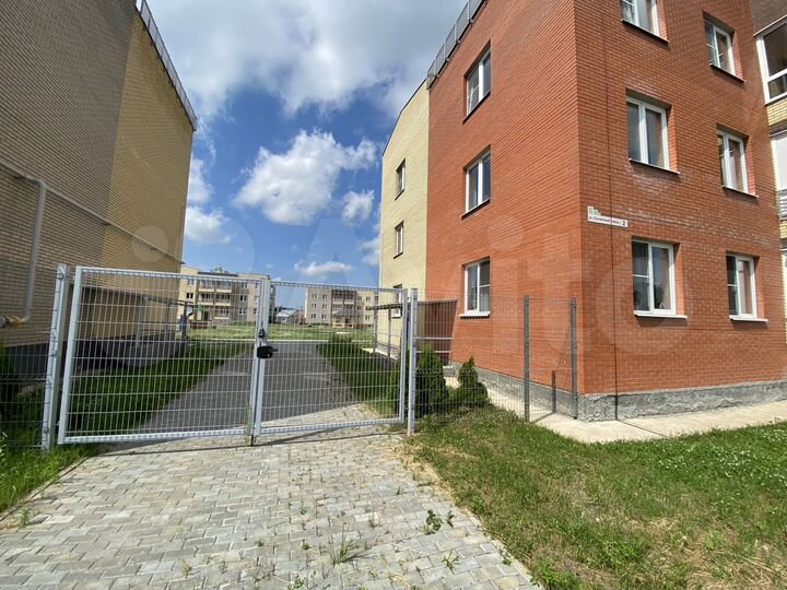 3-к. квартира, 76 м², 1/3 эт.