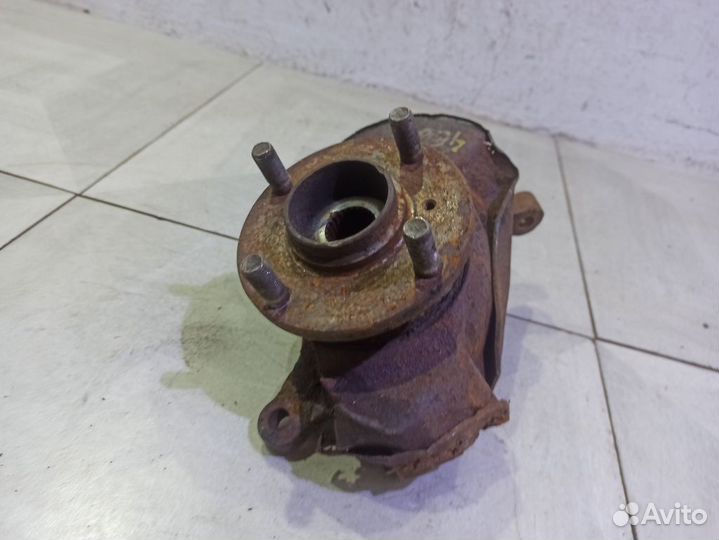 Кулак передний левый