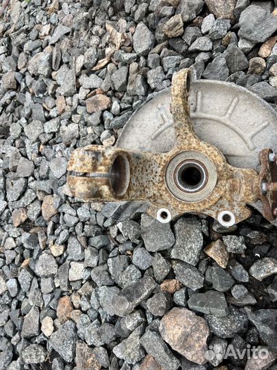 Поворотный кулак правый Volkswagen Polo Sedan