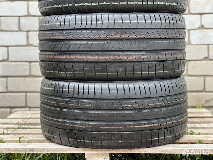 Pirelli P Zero PZ4 255/40 R20 и 285/35 R20