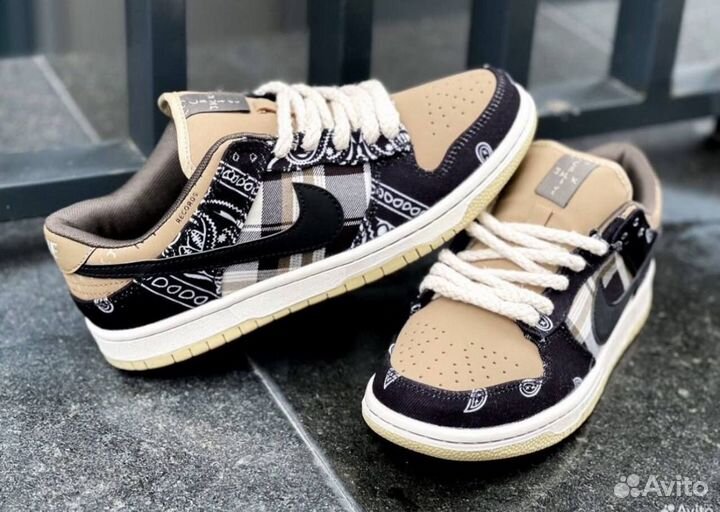 Nike SB Dunk Low x Travis Scott