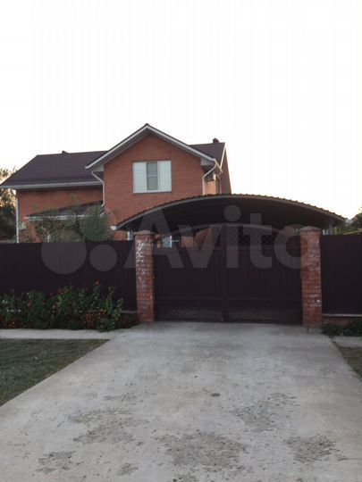 Дом 194,6 м² на участке 10 сот.