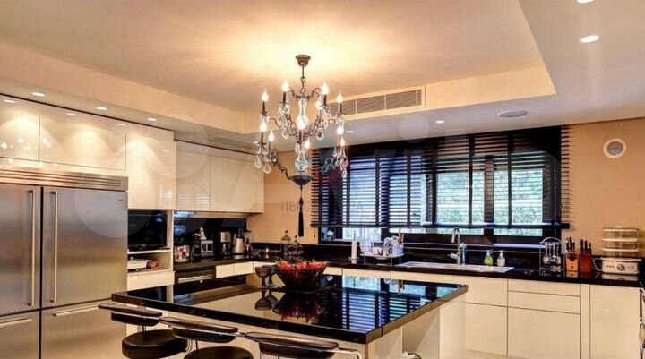 Дом 450 м² на участке 16 сот.