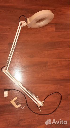 Лампа лупа с увеличительным стеклом