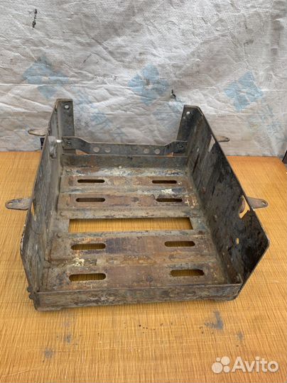 Ящик под аккумуляторы на грузовик