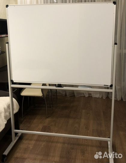 Магнитно-маркерная доска на стенде