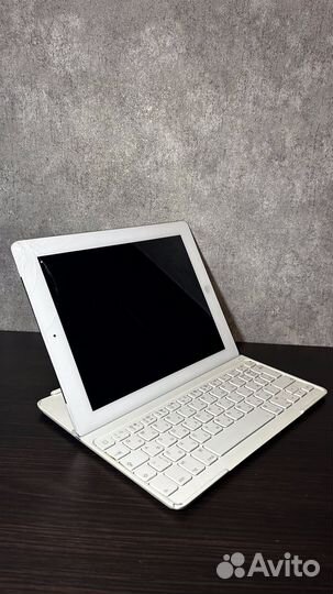 iPad 4 16Gb Wi-Fi Cellular + Logitech keyboard