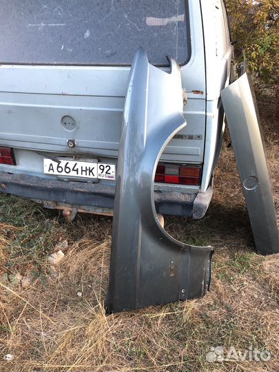 Правое переднее крыло bmw e32