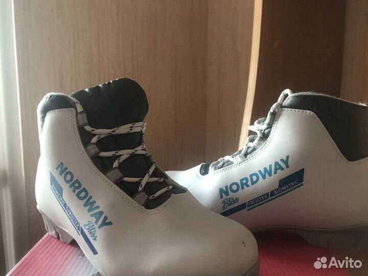 Лыжные ботинки