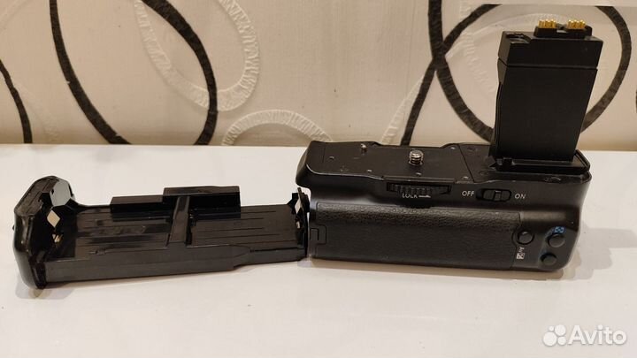 Батарейный блок Canon BG-E8